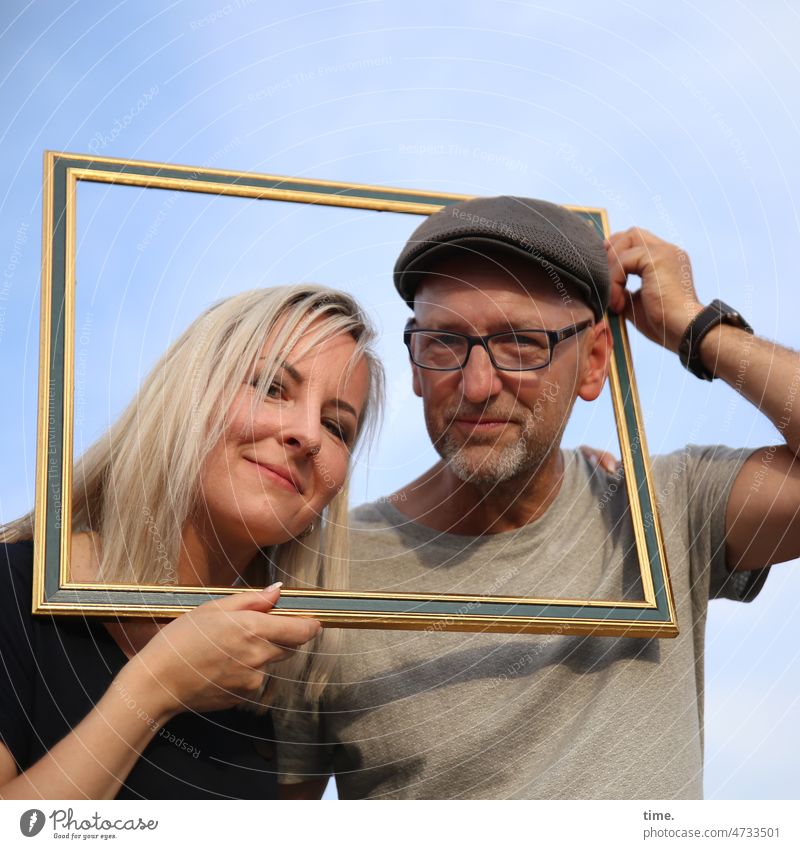 framework agreement Man Woman Picture frame Smiling Cap Eyeglasses Blonde at the same time fun foolish duo Couple Friendship Sky T-shirt stop look peep through