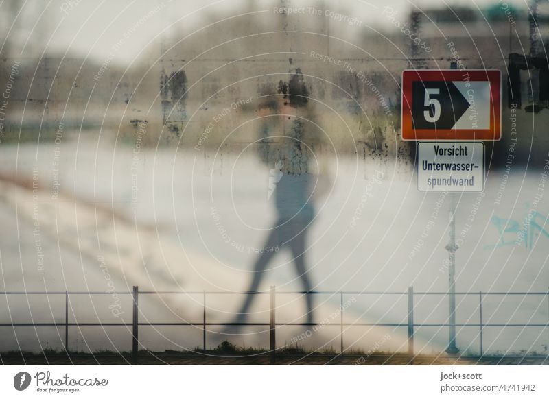 Body posture when photographing or caution underwater splash wall opposite Woman Posture Take a photo photographer pose Double exposure blurriness defocused