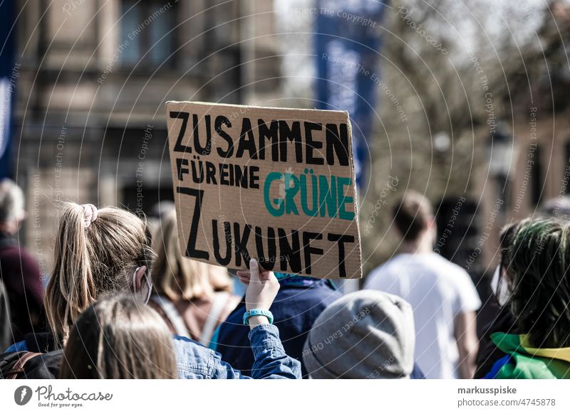 Zusammen für eine grüne Zukunft - Global climate change strike Bavaria Erlangen Germany Global Climate Mobilisation Global Climate Strike Schlossplatz activist