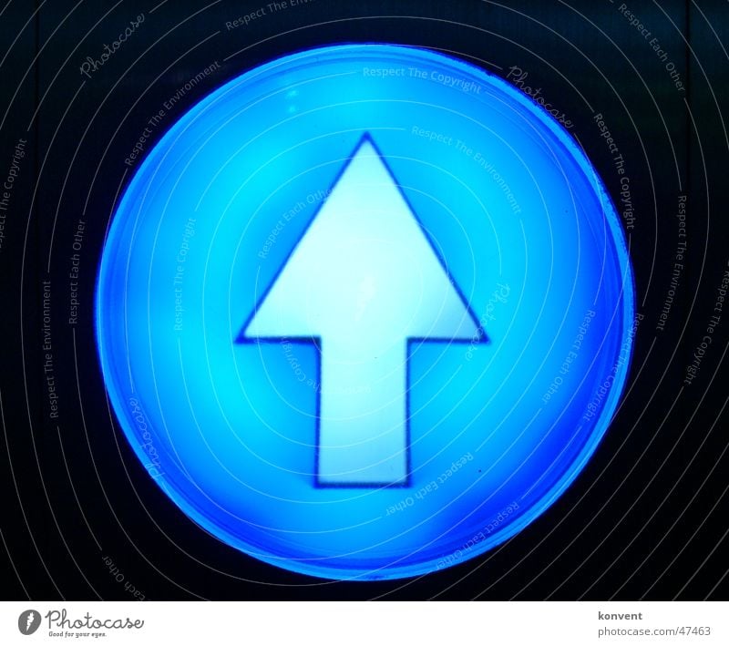 3D Arrow White Black Road marking Yield sign Three-dimensional Blue Line Indicate Signs and labeling Signage