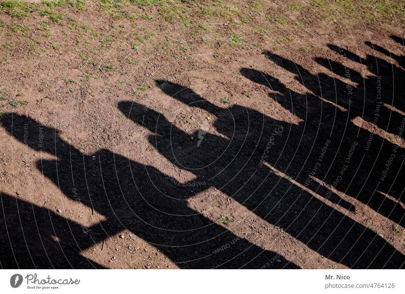 Fan community Group Audience Silhouette Shadow Football pitch circular league Leisure and hobbies Sporting event onlookers Row Beaded Side by side