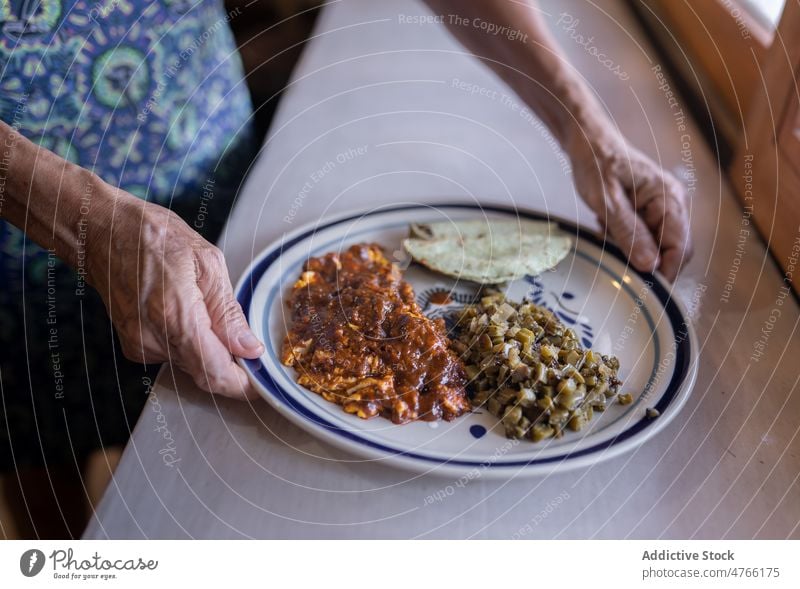 Unrecognizable person serving traditional Mexican dish Mexican food cook mole xiqueno mole xiqueño culinary meal egg cuisine fried mexican serve tortilla