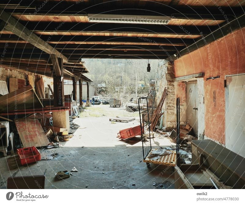 Repository Building extension Roof Open open Wall (building) Junk Scrap metal Bulk rubbish waste Disposal Forget Colour photo Transience Broken Interior shot