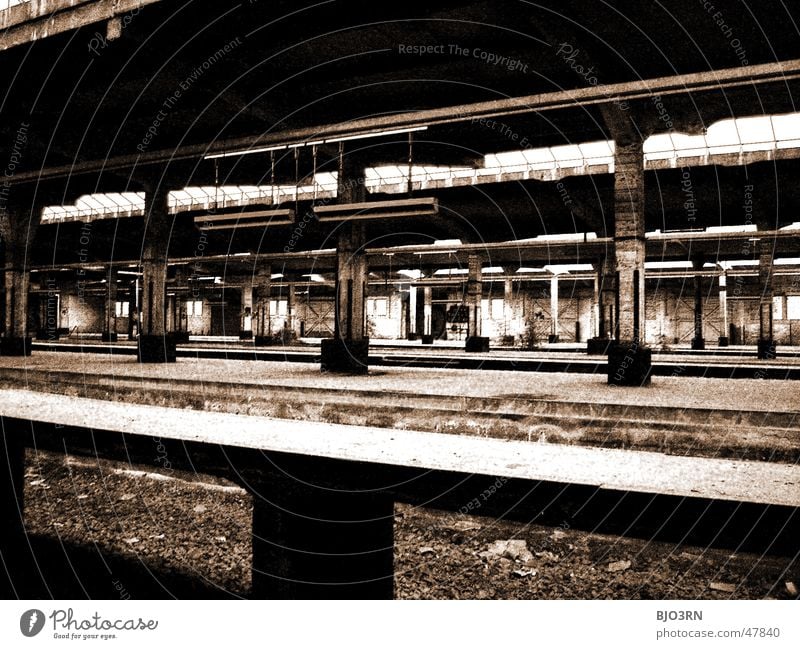 the lost #06 Factory Building Dark Creepy Loneliness Wall (barrier) Exterior shot Railroad tracks Platform Train station güthernahnhof vacant Column