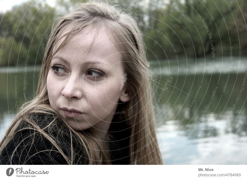 shoulder look Looking back portrait Timidity Sheepish Emotions Curiosity Dreamily Delicate Observe Look back Facial expression naturally Long-haired Face