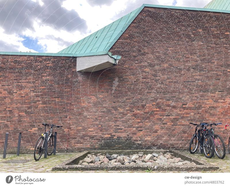 [hansa BER 2022] - Academy of the Arts bicycle parking and architectural detail of the building. academy of arts Hanseatic Route Hansa Quarter Berlin Waterfall