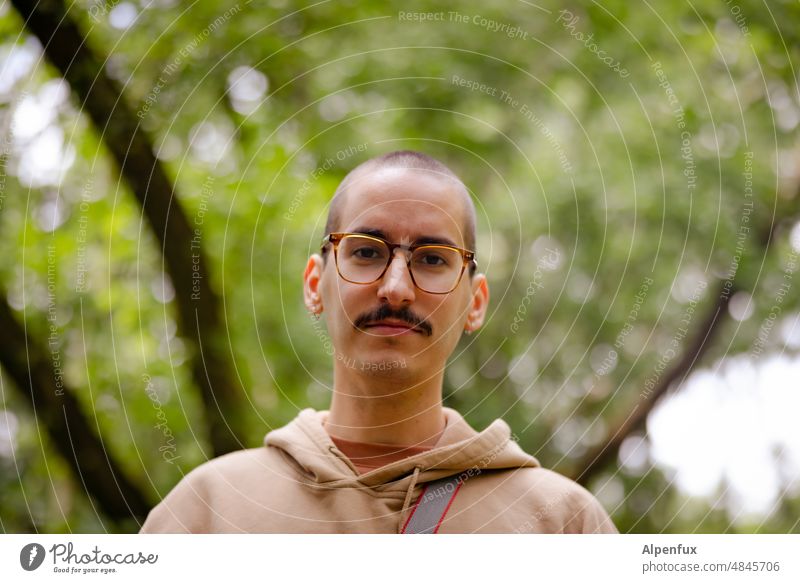 young male Man Young man portrait Exterior shot Human being Masculine 18 - 30 years Facial hair Face Looking into the camera Colour photo Day Eyeglasses