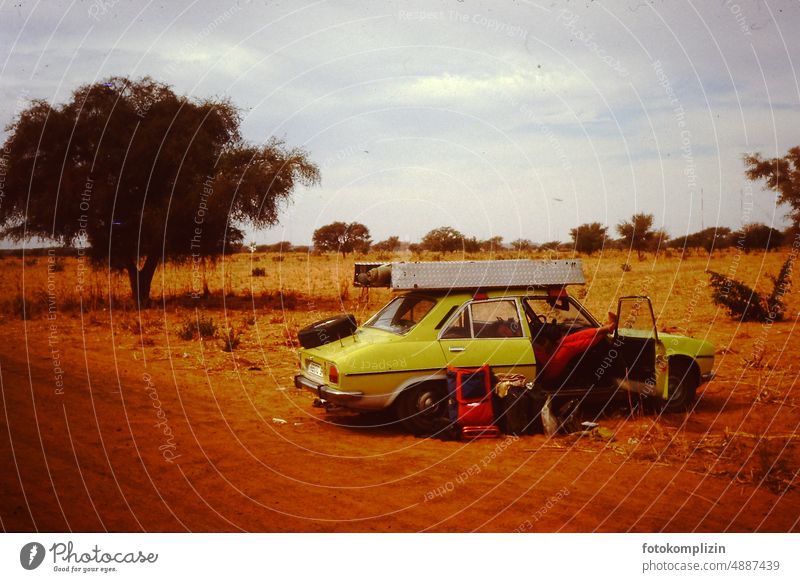 Rastpause in Afrika Sahelzone Auto Pause Globetrotter retro Peugeot Sandbleche Rucksack globetrotter Vacation & Travel Earth photo travel Tourism