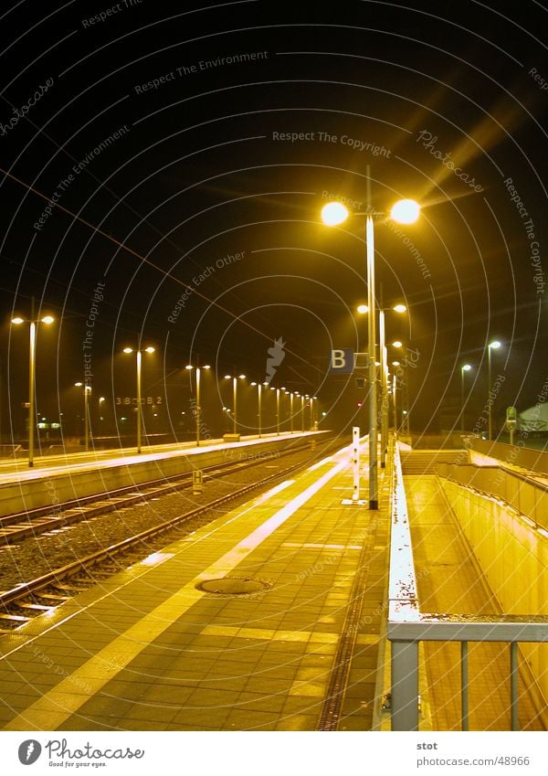 Warm-Cold Platform Physics Light Yellow Night Street lighting CeBIT Hannover Railroad tracks Calm Warmth Wait