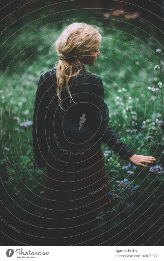 Girl in flower meadow Flower meadow Going Summer Child Exterior shot Meadow Nature Infancy Colour photo Flowering meadow closeness to nature feel Day To enjoy