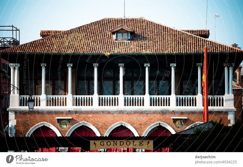 The house of the gondola lender. A very impressive architecture, with large continuous balcony . House (Residential Structure) Building Window Architecture