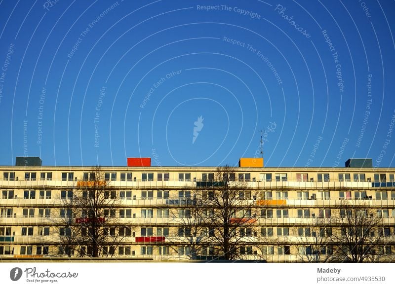 Renovated large apartment building with apartments and apartments in front of blue sky in the light of the setting sun in the southern town of Oerlinghausen on the Hermannsweg near Bielefeld in the Teutoburg Forest in East Westphalia-Lippe