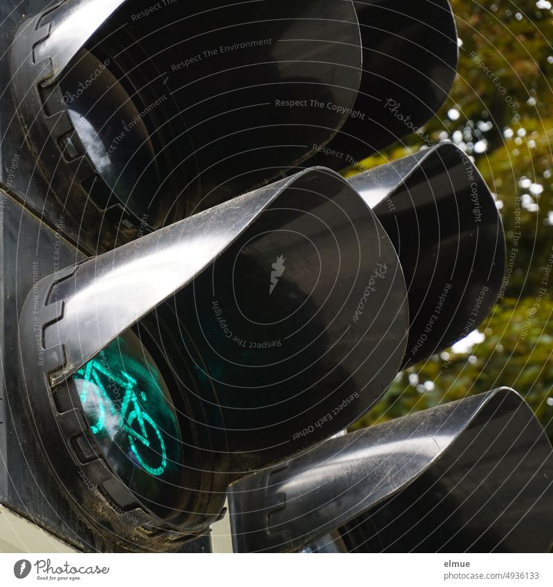 Traffic lights with green light for cyclists Green turnaround free ride ride a bicycle Mobiliät Road sign Traffic regulation Regulation Road traffic