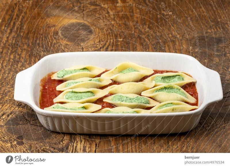 Italian conchiglino pasta in casserole Conchiglione Baked dish Spinach Cream Noodles filled boil sauce Ricotta Appetizer Portion nobody Kitchen salubriously