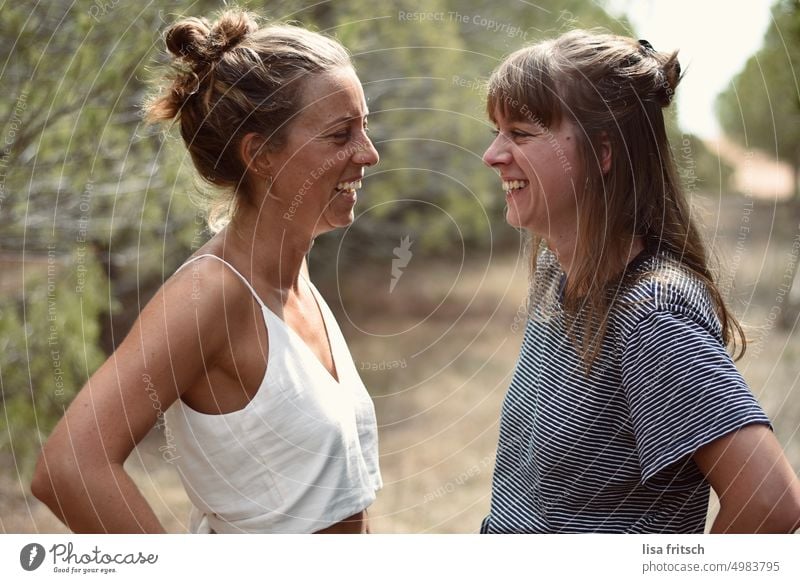 SISTERS - HEART Sisters women 25-35 years Laughter Friendship pretty girlfriends Together Joy Happiness Happy Smiling Adults youthful Exterior shot Funny Summer