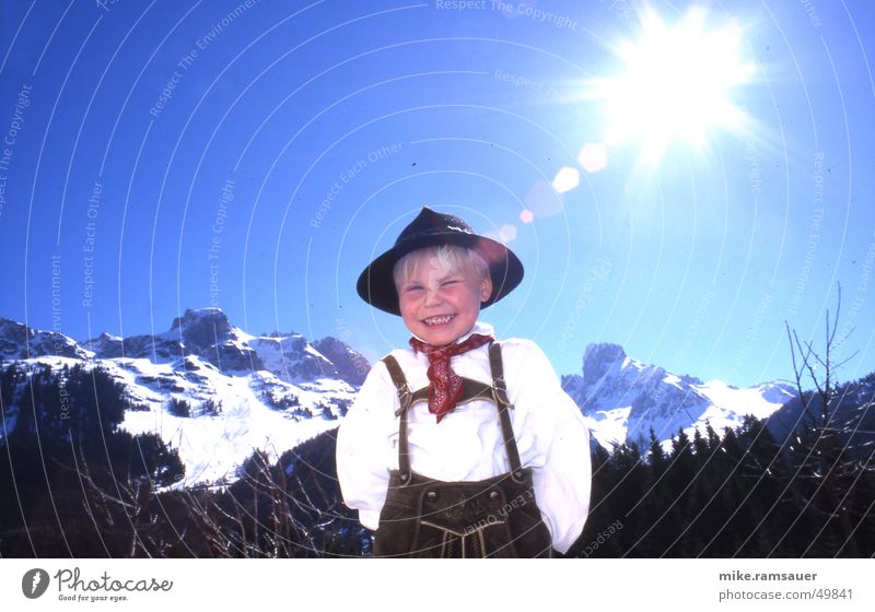 huihodare Child Winter Wink Costume Leather Tradition Folklore music Folk-dance Romance Alpine pasture Joy Leather shorts Hat Mountain pinch Laughter Reflection