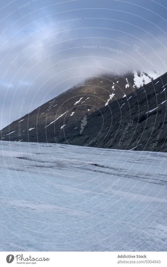 Glacier near mountains on cloudy day glacier ridge winter snow ice cold landscape breathtaking iceland vatnajokull national park sky weather terrain season