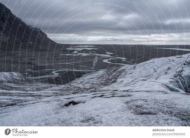 Glacier near mountains on cloudy day glacier ridge winter snow ice cold landscape breathtaking iceland vatnajokull national park sky weather terrain season