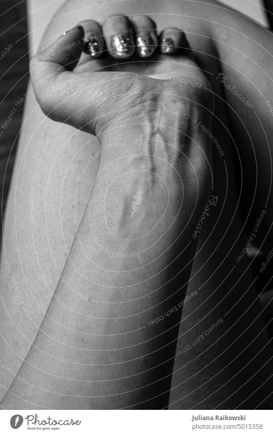 protruding veins on the wrist Macro (Extreme close-up) naturally Detail Hand arm Wrists Close-up Black & white photo Shallow depth of field blurriness