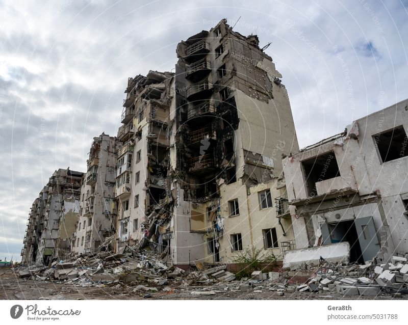 destroyed and burned houses in the city during the war in Ukraine Donetsk Kherson Kyiv Lugansk Mariupol Russia Zaporozhye abandon abandoned attack blown up