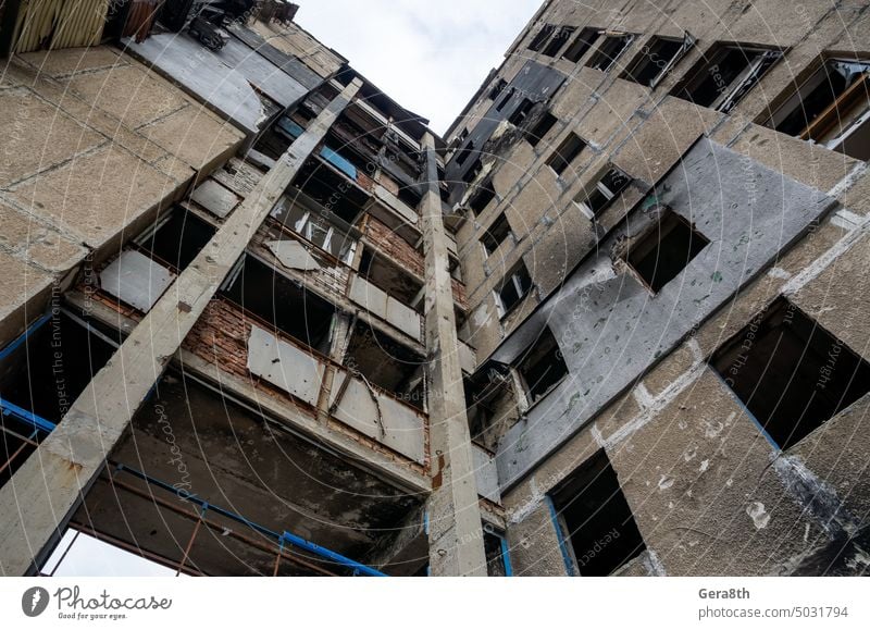 destroyed and burned houses in the city during the war in Ukraine Donetsk Kherson Kyiv Lugansk Mariupol Russia Zaporozhye abandon abandoned attack blown up