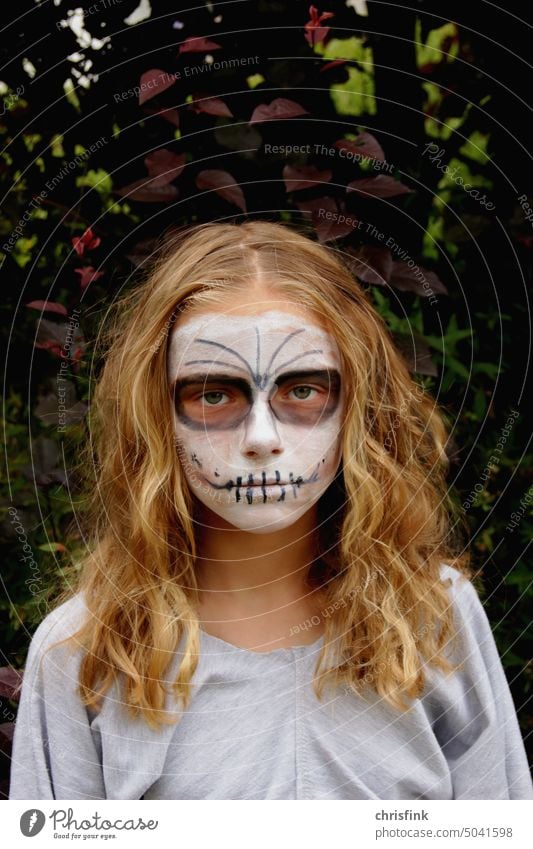 Girl creepy make up Child eschminkt Make-up colors carnival Carnival Hallowe'en Creepy Face Human being portrait Death Eyes Woman Mask Fear Dark Dread dead