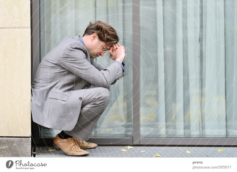 Performance pays off. Human being Masculine Man Adults 1 30 - 45 years Reliability Brown Gray Emotions Fear Sadness Meditative Loneliness Burnt out Suit