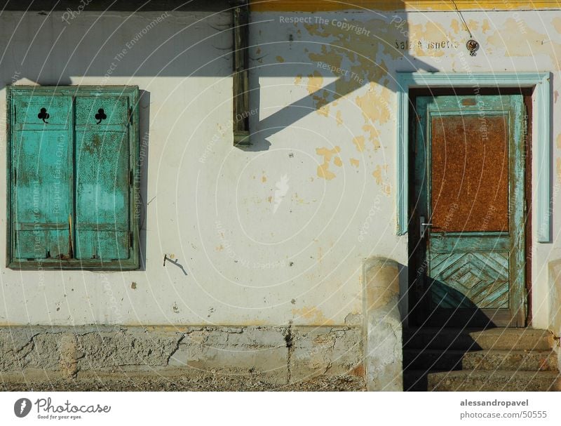 Bohnhoifhaisl 1 South Tyrol old house door with window