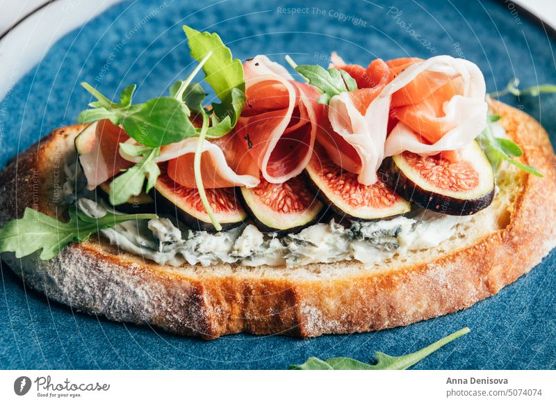 Open Sndwich with Prosciutto and Figs sandwich bread prosciutto arugula rocket blue cheese fig pork food meal ham jamon figs healthy mediterranean cuisine