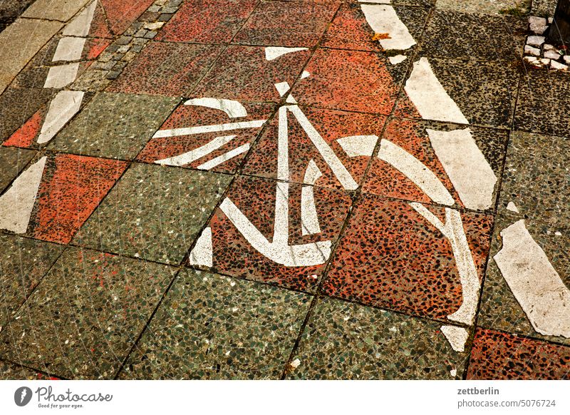 bicycle path Asphalt havoc Muddled Lane markings Bicycle Cycle path Clue Line navi Navigation Orientation Wheel Direction Street tip off Road marking waypoint