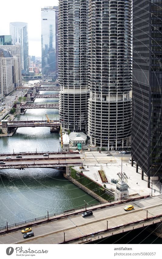 Outlook I Chicago Vantage point Vacation & Travel Water Reflection River Landmark Architecture cityscape Exterior shot Building urban City Downtown High-rise