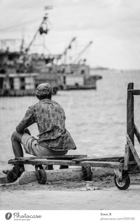 from the seashore to the horizon Man Adults 1 Human being Coast Ocean South China Sea Observe Looking Sit Serene Hope Horizon Break Calm Stagnating