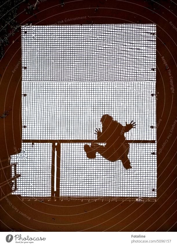 That's what happens when I go for a walk alone and get bored. I walked over a grate above the water, looked down and thought to myself: why don't you do a Spiderman pose?