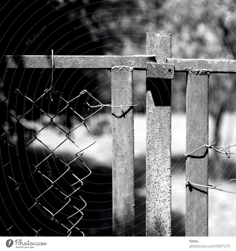 Stories from the fence (124) Fence Metal Connection Old Trashy Fastening Safety Protection Construction technique sunny Shadow Wire hangers locked too Garden