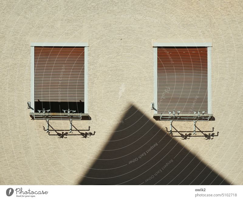 box system Wall (building) Wall (barrier) House (Residential Structure) Window Equal Identical In pairs 2 Long shot Simple Photos of everyday life Window board