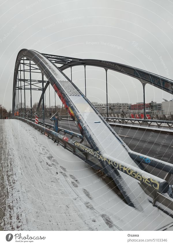 Modersohn Bridge Manmade structures Infrastructure Construction Arch Steel Street off Connection Berlin Friedrichshain Winter Snow Smoothness cycle path