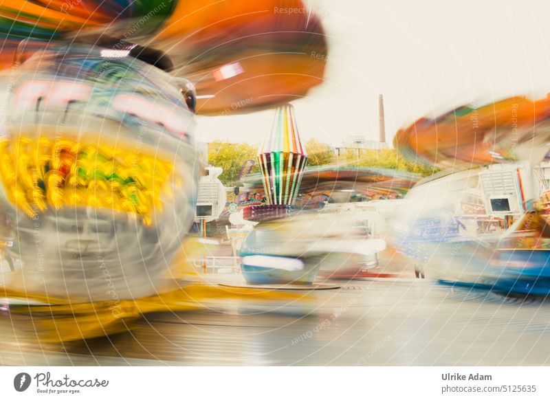 Bremer Freimarkt | breakdance, with some surreal motion blur Bremen Freimarkt Fairs & Carnivals hustle and bustle Breakdance lighting effects gondola free time