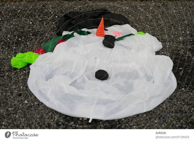 Winter dream, flat plastic snowman lies on back Snowman Level Lie Empty gravel stones variegated Packing film Plastic decoration Decoration White Red Green