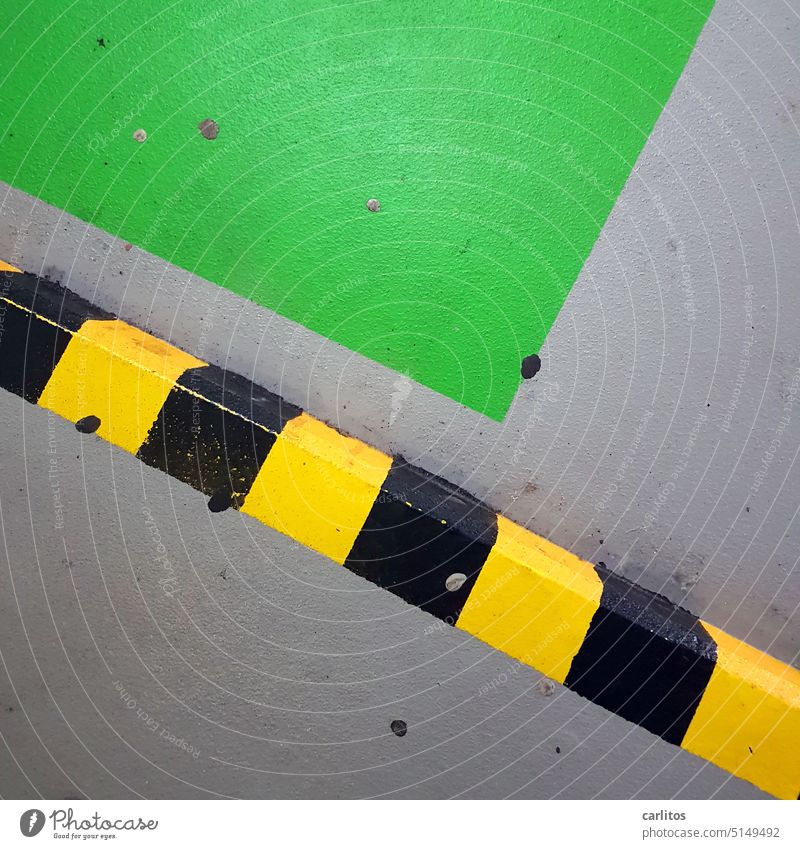 Tiger duck (partial view) | warning marking in parking garage Yellow Black Gray Green Warn Parking garage Concrete Safety Stumbling block edge Danger of falling