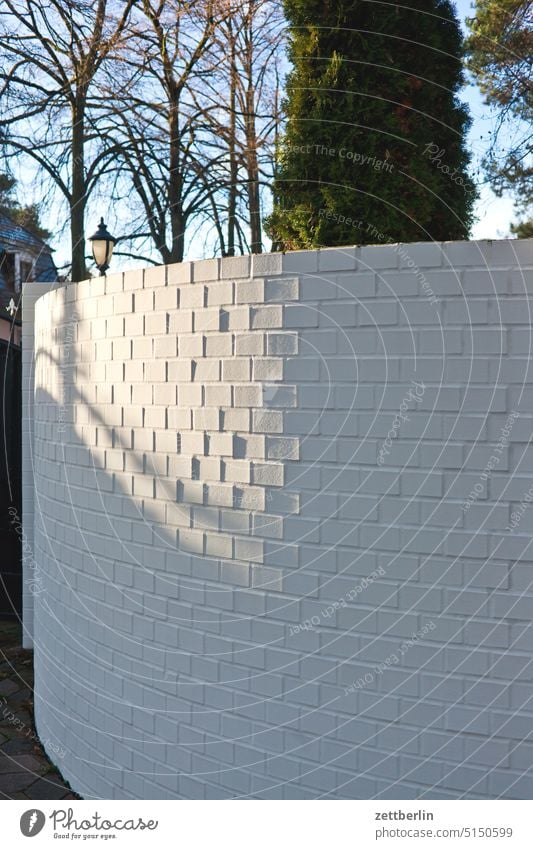 round corner Wall (barrier) stonewalled Seam Round rounded Corner rounded corner White Building stone Border Boundary line Neighbor neighbourhood Berlin