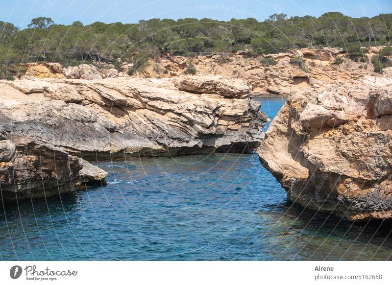 Hoit, do is a Spoit Bay Ocean cliffs Rock Water Blue Beautiful weather vacation coast Nature Vacation & Travel Deserted Summer Summer vacation Loneliness Beach