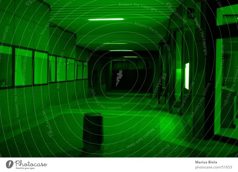 Green? Yes green! Tunnel Light Dark Window Bench ec Colour Corridor