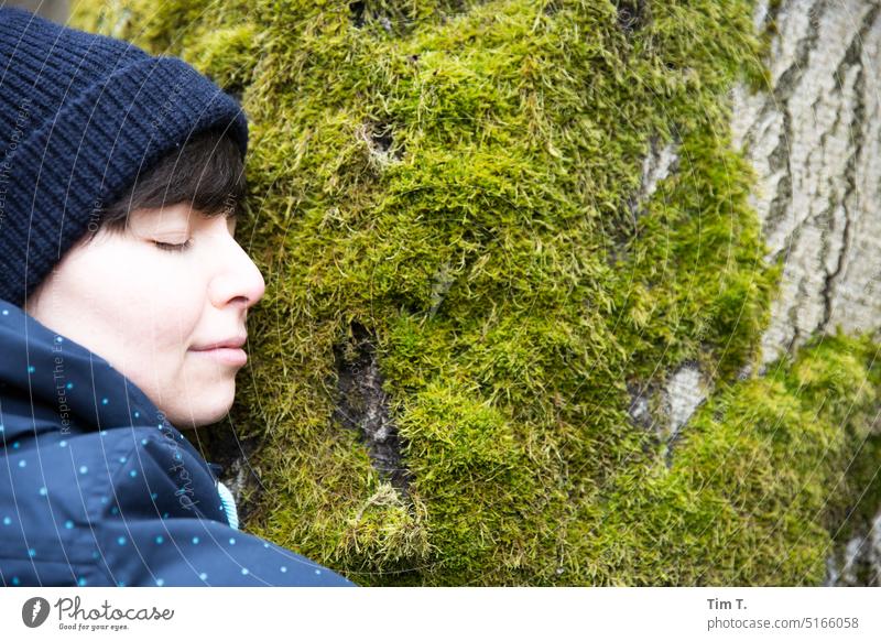 Face on tree Woman Tree Forest Nature portrait Human being Exterior shot Colour photo Adults Autumn Green Young woman Day pretty Environment