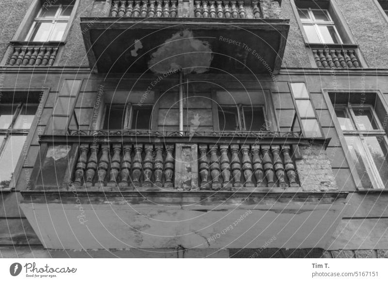 Balcony in poplar avenue Berlin Prenzlauer Berg unrefurbished b/w bnw Black & white photo Downtown Town Capital city Day Deserted Old town Exterior shot