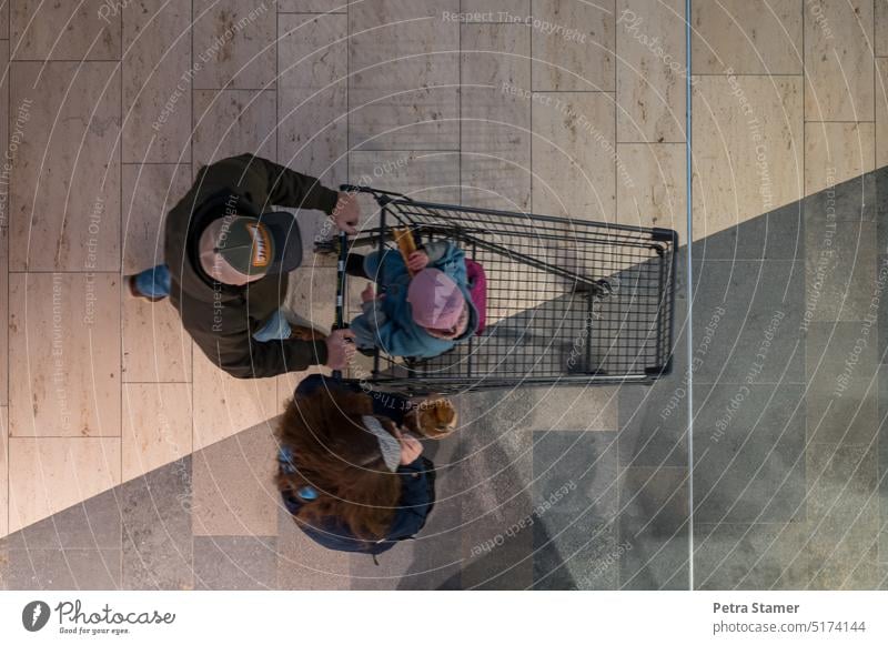 A family with shopping cart from above Family Shopping Trolley Supermarket Consumption Customer consumer Commerce Trade Load Retail sector Hypermarket Business