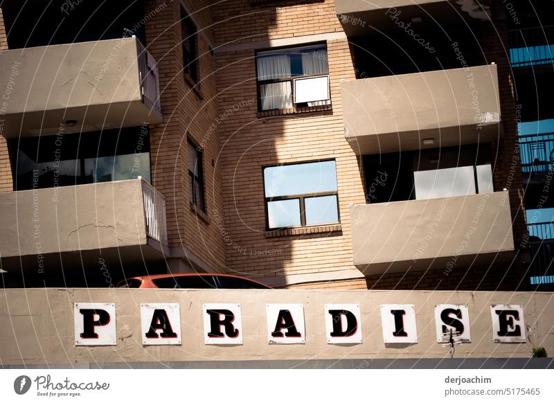 Welcome to " P A R A D I S E " .A no so nice residential building in Surfers Paradise. House (Residential Structure) Building Architecture Wall (building)