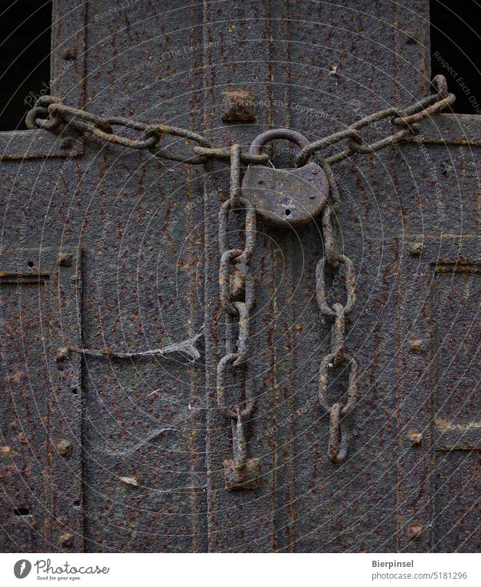 Rusty padlock on an old grave at the Wilmersdorf forest cemetery in Stahnsdorf Lock Padlock door rusty Old Mausoleum Gravesite Grave site Metal rots Corrosion