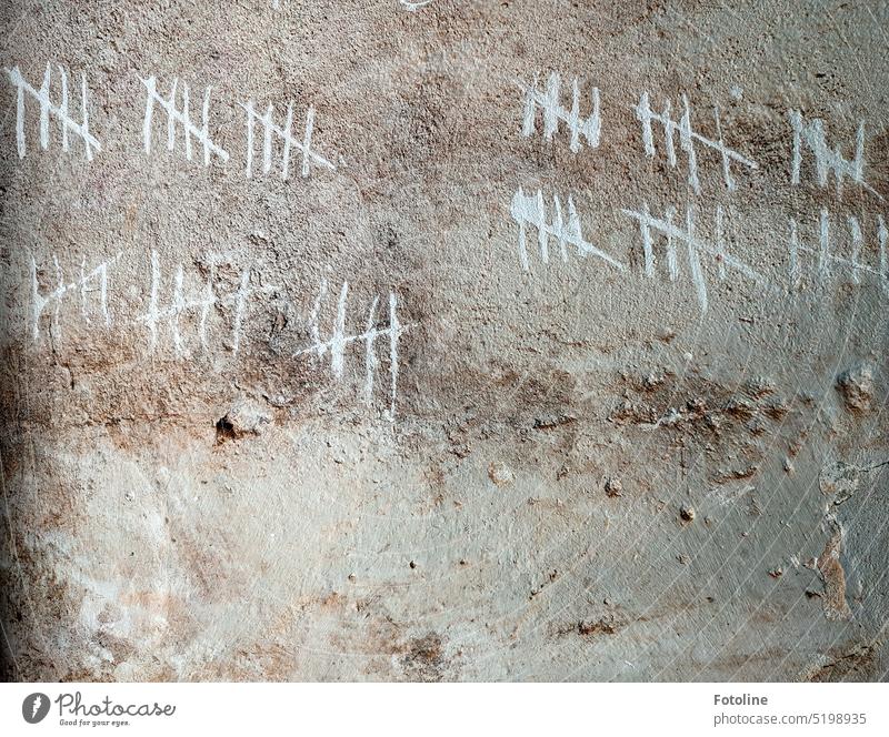 60 lines, vertical and diagonal, adorn the ramshackle old wall. Was someone imprisoned here and counting the days? Who knows. strokes Dashed line Numbers