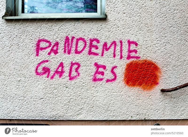 Pandemic there was (never) Architecture Berlin city Germany Twilight Facade Building Capital city House (Residential Structure) Sky High-rise downtown Kiez Life