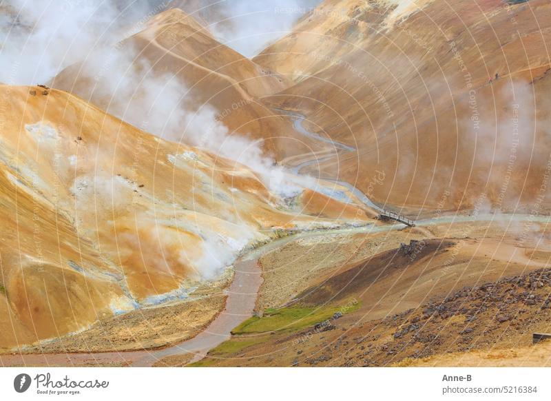 Kerlingarfjöll : Icelandic mountains with geothermal activity . A beautiful, mystical place for hiking in the Icelandic highlands. Ryolite Kjölur plateau Hiking